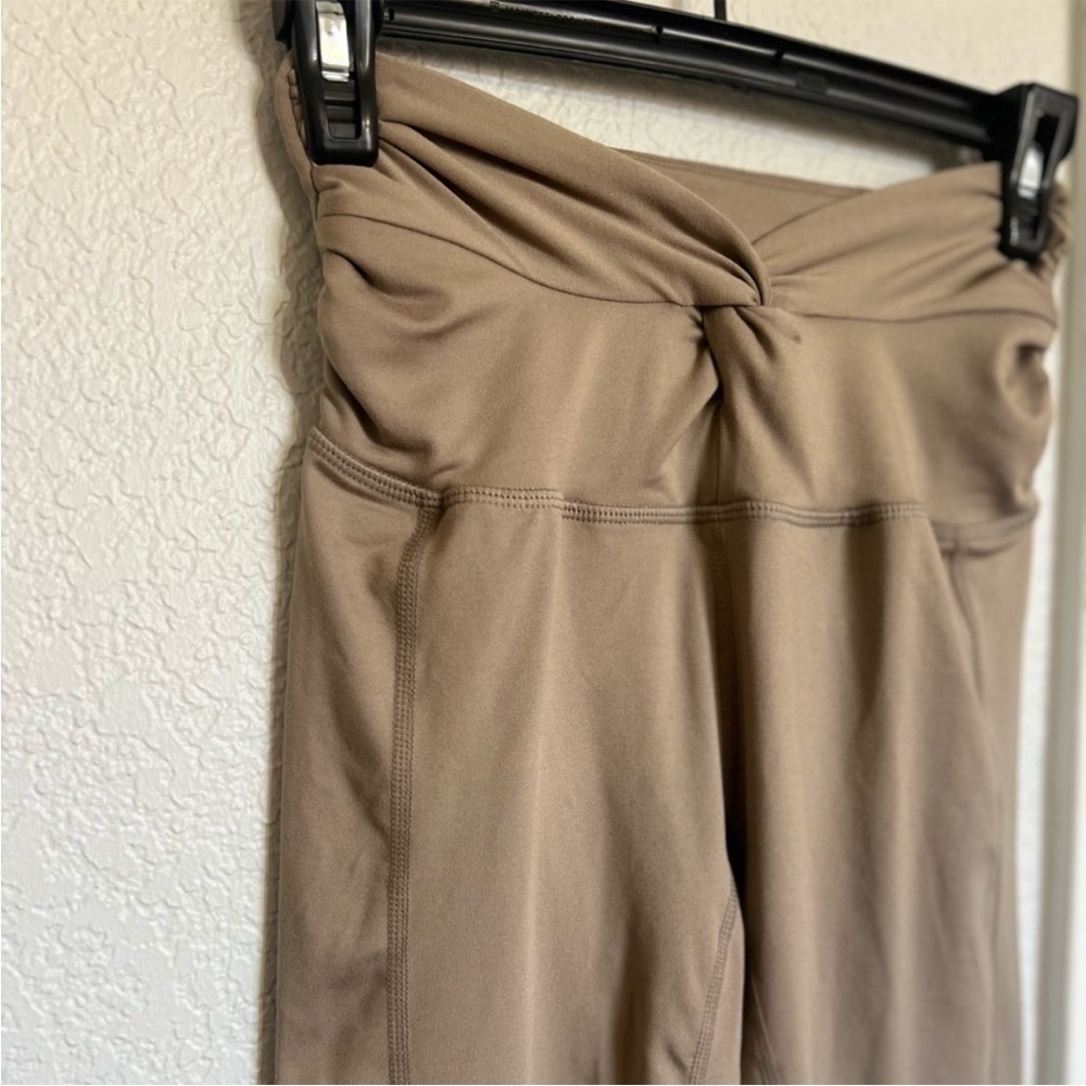 Free People Breathe Deeper Leggings NWOT - Picture 4 of 11